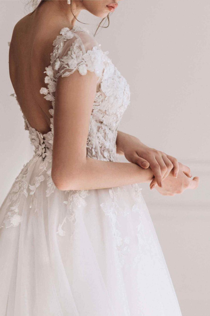 https://ttbridalboutique.com/wp-content/uploads/2020/12/wedding_dress_07-850x1280.jpg